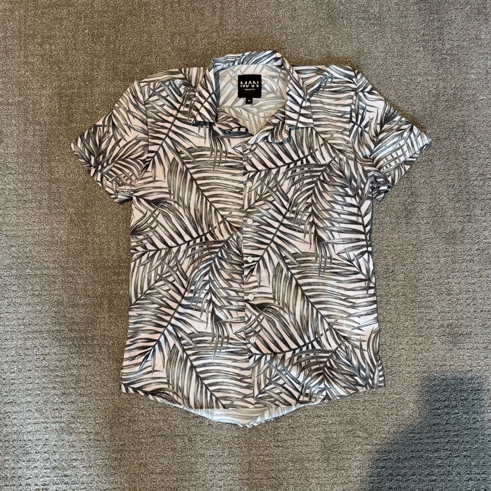 BoohooMAN Short Sleeve Palm Print Shirt - Black and White